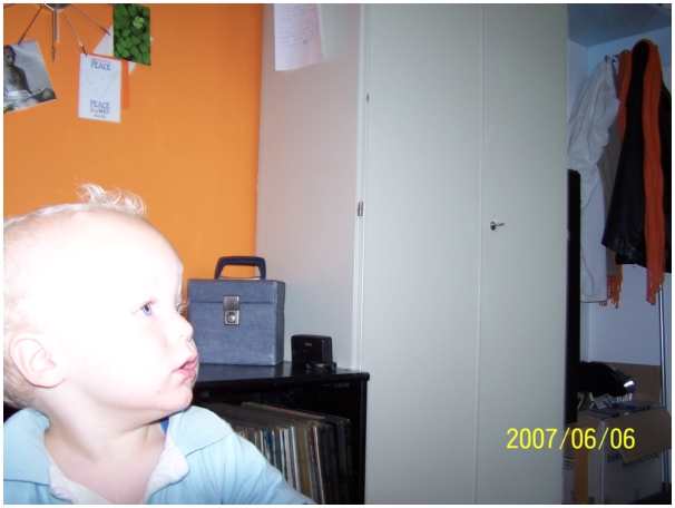 584x433 pixels (160K)